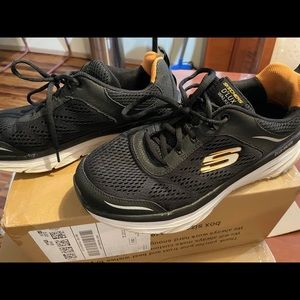 Men’s Sketchers D’Lux Walkers
